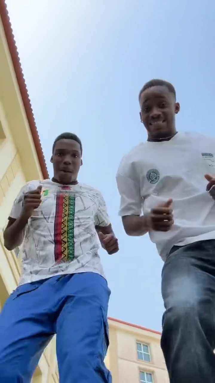 La souris danse ?? ? arrive le 8 mars